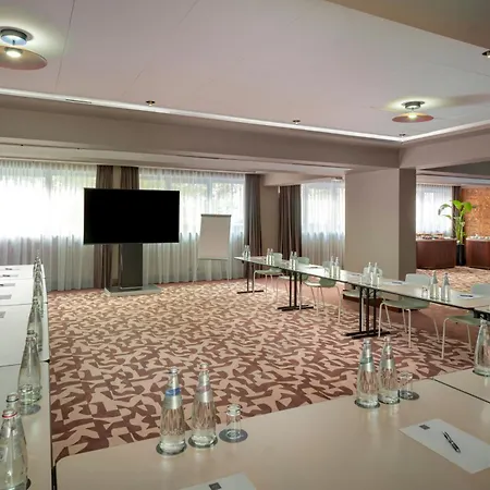 Nyx By Leonardo Otel