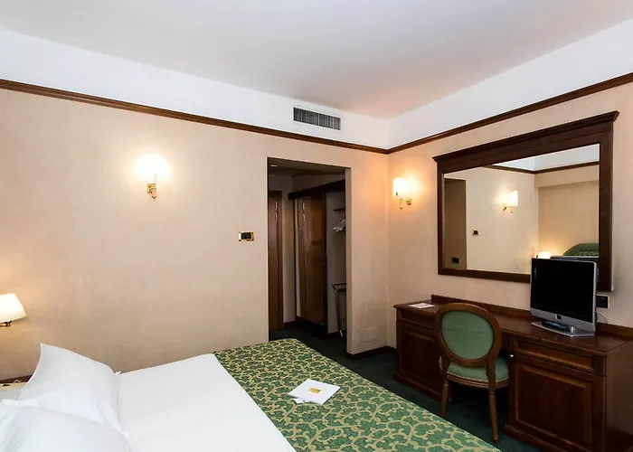 Hotel Nyx By Leonardo 4*